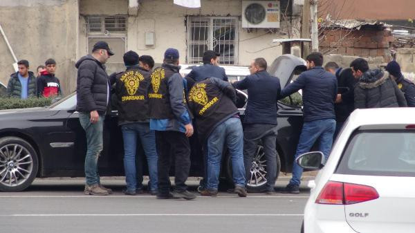 Diyarbakır'da silahlı çatışma: Ölü ve yaralılar var! - Resim: 1