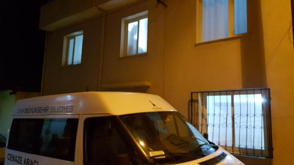 Dehşet evi! Annesinin cesedi başında ağlarken bulundu - Resim: 4