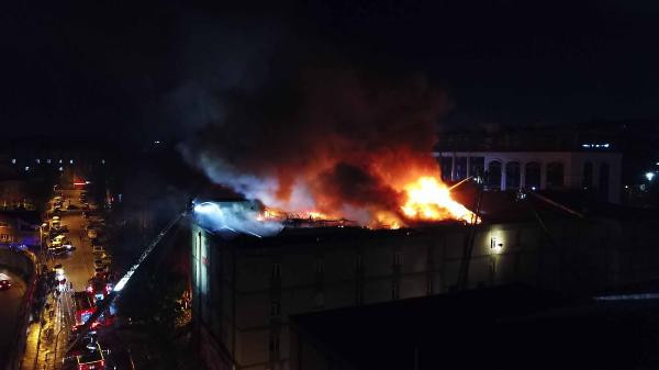 Sanayi sitesinde korkutan saatler: Alev alev yandı! - Resim: 2