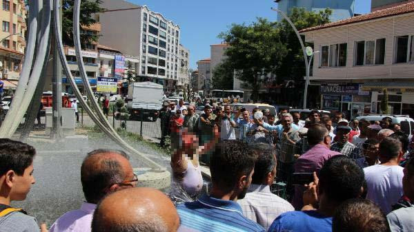 Kendini ateşe verdi: Süs havuzuna atılarak kurtarıldı! - Resim: 3