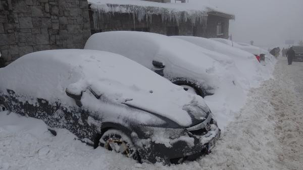 Araçlar kar altında kayboldu jandarmadan destek istediler - Resim: 1