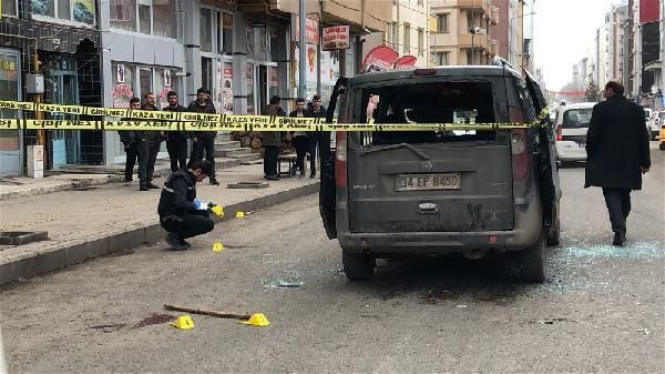 Seçim bitti muhtar adaylarının kavgası bitmedi! Sopalarla saldırdılar - Resim: 4