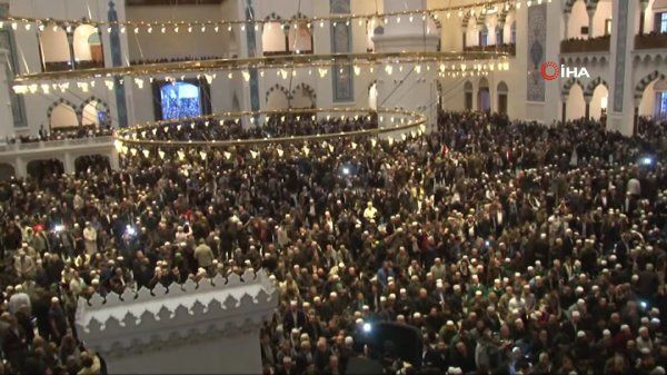Çamlıca Camii’nde sabah namazı yoğunluğu Karamollaoğlu buna ne diyecek? - Resim: 2