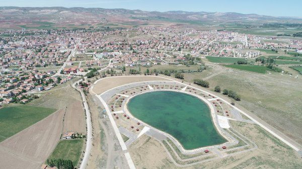 Sivas Şarkışla'da herkesi şaşırtan AK Parti havuzu - Resim: 2