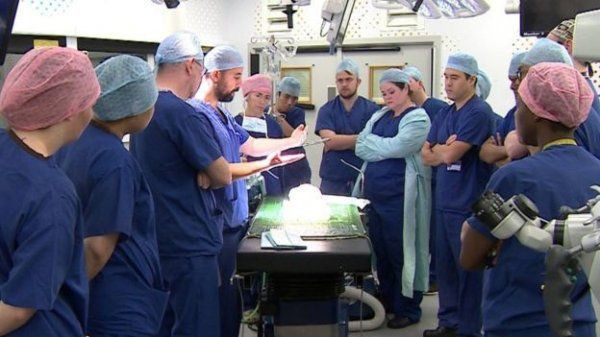 Dünya bu ameliyatı konuşuyor 100 doktor girdi 50 saatte yapışık ikizler birbirinden ayrıldı - Resim: 3
