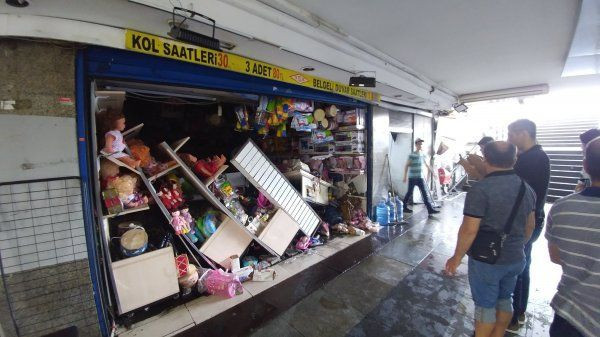 İstanbul'daki sel sonrası Eminönü bu hale geldi zarar çok büyük - Resim: 1
