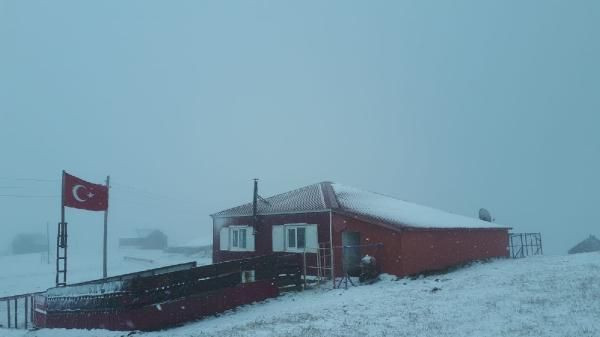 Kış yüzünü göstermeye başladı! Silve Yaylası beyaza büründü - Resim: 2