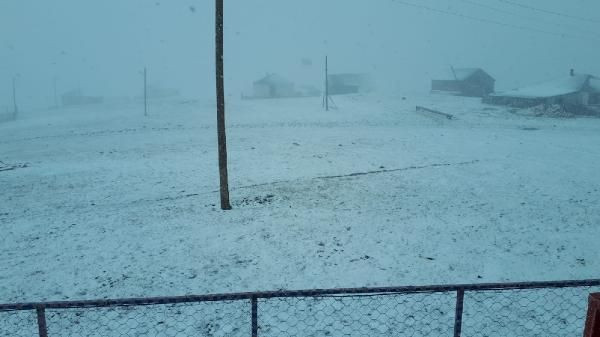 Kış yüzünü göstermeye başladı! Silve Yaylası beyaza büründü - Resim: 3