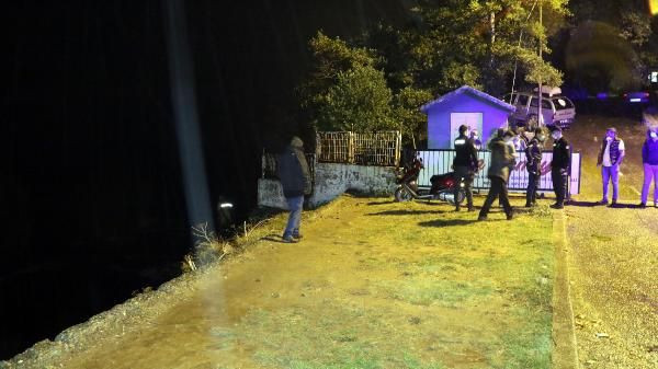 Zonguldak'ta yaşandı! Balık avlarken kayalıklardan denize atlayan kişi kayboldu - Resim: 4