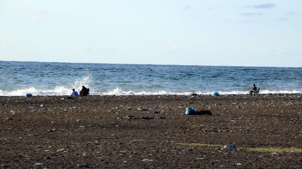 Zonguldak'ta akılalmaz olay! 'Bana da bir şarkı çal' diyerek tıp öğrencisini bu hale getirdiler - Resim: 1