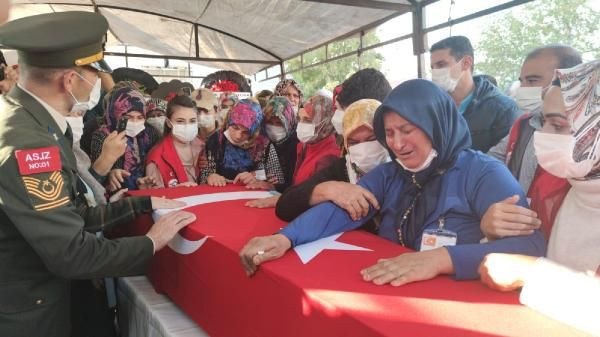 Hakkari şehidi Uzman Çavuş Abdurrahman Topuksuz Osmaniye'de ebediyete uğurlandı - Resim: 3