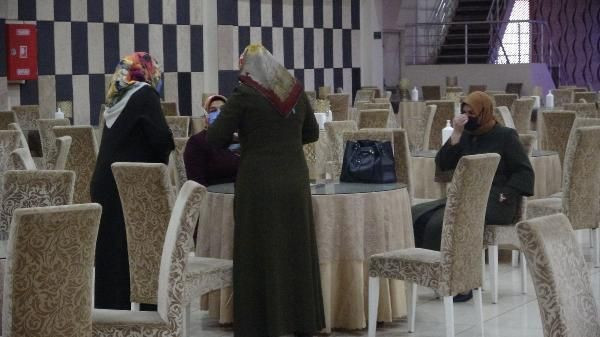 Bursa'da yasak olmasına karşın yapılan düğüne polis baskını! 25 kişiye 78 bin 750 lira ceza - Resim: 4