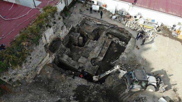 Trabzon'da önemli keşif! Otoparkın 4 metre altından çıktı gören şaştı kaldı - Resim: 2