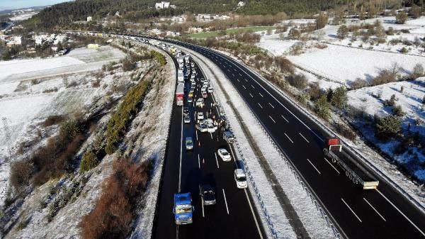 Bolu'da otoyolda 9 araç birbirine girdi! Yaralılar var - Resim: 2
