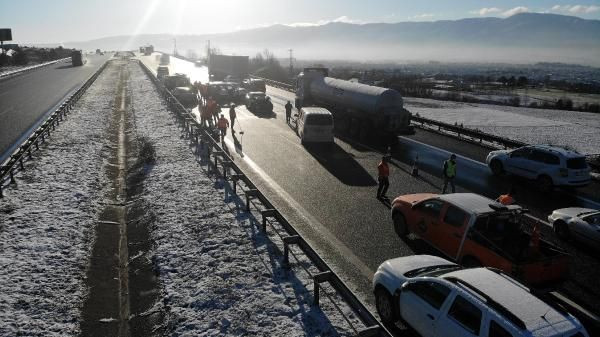 Bolu'da otoyolda 9 araç birbirine girdi! Yaralılar var - Resim: 3