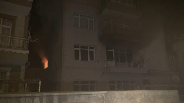 Korkunç olay! Önce eşini bıçaklayarak öldürdü, ardından evini ve otomobilini ateşe verdi - Resim: 1