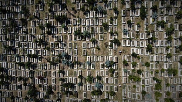 İşsiz kalınca Bursa'da salgını fırsata çevirdi! Mezarları bakın kaç TL'ye temizliyor - Resim: 1