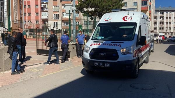 Sivas'ta okul bahçesine park tartışması! Müdürü darp etti - Resim: 3