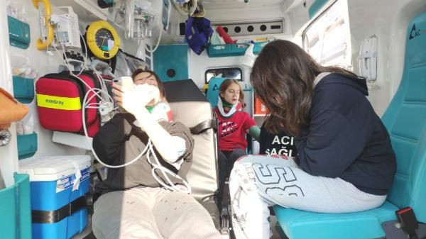 Bursa'da öğrencileri taşıyan otobüs kamyona çarptı: 24 yaralı var - Resim: 2