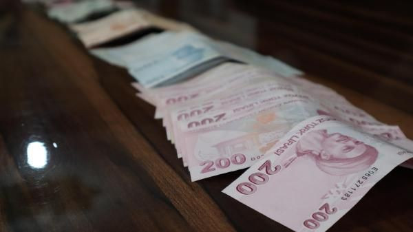 Düzce'de dilenirken yakalandı! Üzerinden 11 bin 810 lira çıktı - Resim: 2