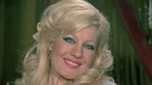 Emel Sayın çıplak halde Cüneyt Arkın ile yatakta! Sinemayı bıraktıran sahneyi ilk kez anlattı - Resim: 3