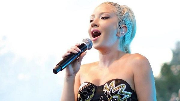 Ece Seçkin'in başı fena dertte! Sapkın hayranı korku saçıyor... - Resim: 1