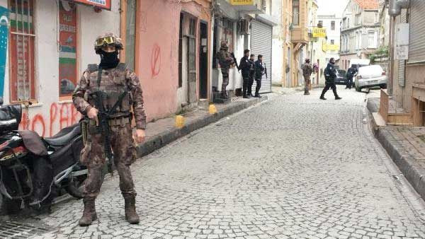 İstanbul Aksaray'da gece kulübünde silah sesleri - Resim: 0