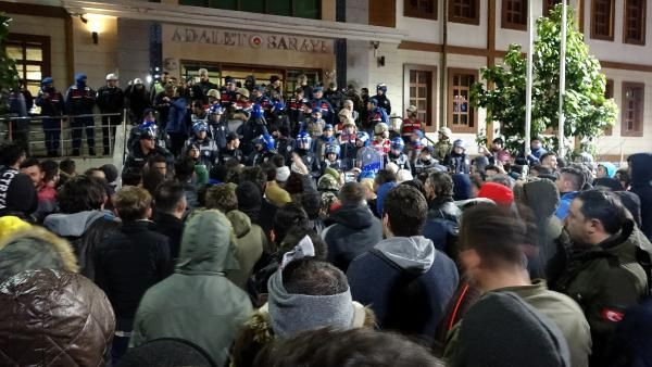 Cezaevi firarisinin genç kızı taciz ettiği iddiası, ilçeyi sokağa döktü - Resim: 1