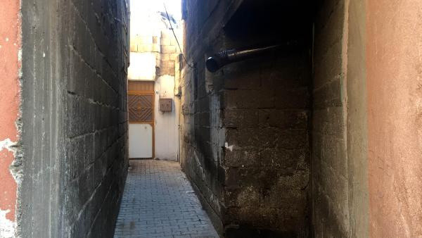 Eşini boğarak öldürdü, başında ağlarken bulundu - Resim: 0