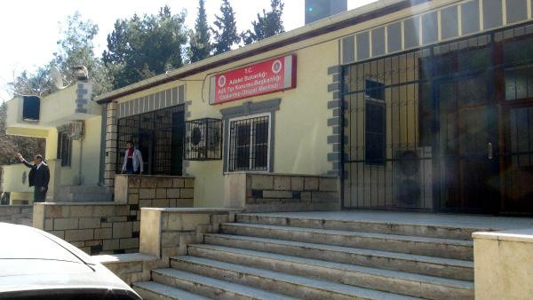 Eşini boğarak öldürdü, başında ağlarken bulundu - Resim: 1