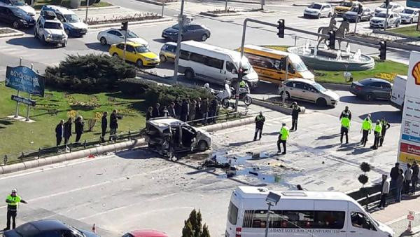 Aşırı hızlı sürücü ortalığı işte böyle savaş alanına çevirdi! - Resim: 0