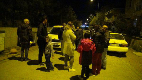 Kayıp ihbarı yapılan çocuk, kanepenin arkasından çıktı - Resim: 0