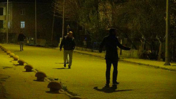 Kayıp ihbarı yapılan çocuk, kanepenin arkasından çıktı - Resim: 1