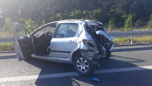 Ümraniye TEM Bağlantı Yolunda otobüs kazası: 1 ölü, 15 yaralı - Resim: 0