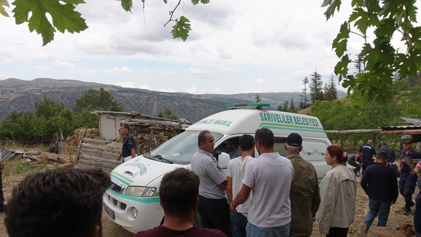 Gittiği bahçe evinde tüfekle vurulmuş halde bulundu - Resim: 1