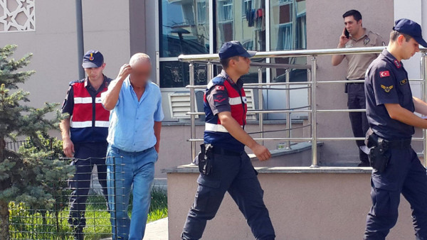 Kocaeli'de kapısı açık minibüsten düşen kadın hayatını kaybetti şöför gözaltına alındı - Resim: 1