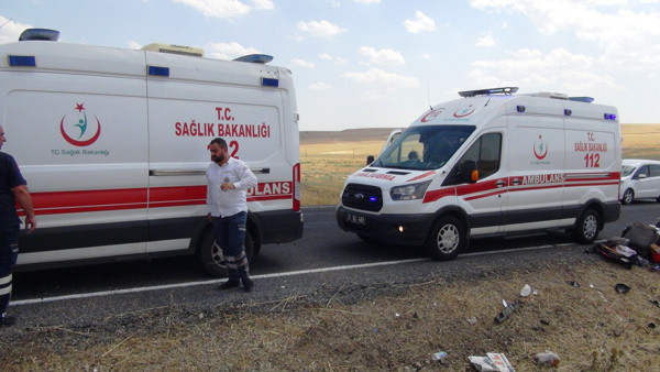 Diyarbakır'da trafik kazası 2'si ağır 5 yaralı - Resim: 1