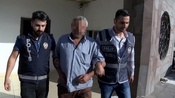 İstanbul'da aracın üzerinden altın dolu çanta yola düştü - Resim: 1