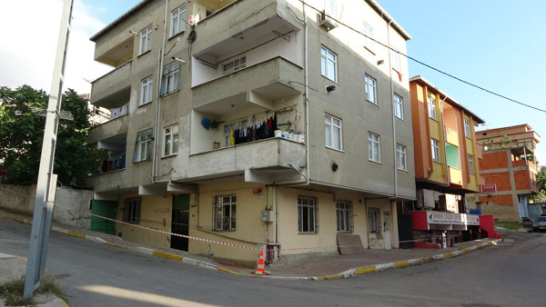 Pendik'te çatlaklar oluşan bina tahliye edildi - Resim: 0