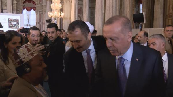 Afrikalı katılımcı Cumhurbaşkanı Erdoğan’a ‘Reis’ diye seslenerek sarıldı - Resim: 0