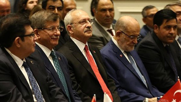 Ahmet Davutoğlu Kemal Kılıçdaroğlu ve Temel Karamollaoğlu aynı karede - Resim: 0