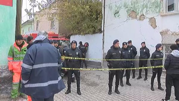 Konya'da kerpiç bina çöktü 2'si çocuk 3 kişi öldü - Resim: 1