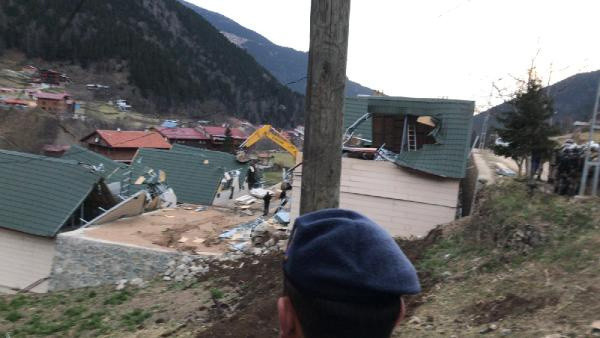 Uzungöl'de kaçak yapıların yıkımına başlandı - Resim: 0