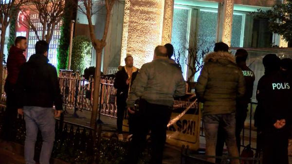 İBB önünde tinerle kendini yakmaya çalıştı - Resim: 0