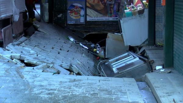 Ortaköy'de Kumpircilerin olduğu sokakta çökme: 1 yaralı - Resim: 1