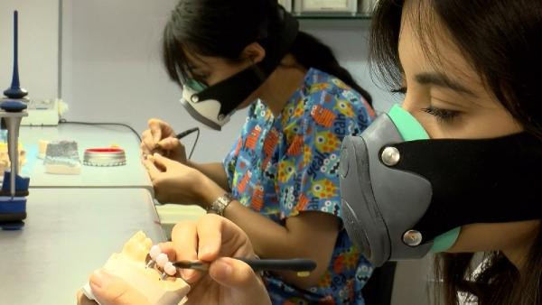 Türkiye'de üretildi: Ateş, öksürük ve solunum sayısını ölçen akıllı maske - Resim: 0