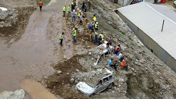 Artvin'de sel ve heyelan felaketi: Ölü sayısı 4'e yükseldi - Resim: 2