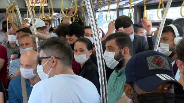 Yenibosna'da fazla yolcu alan İETT şoförüne ceza kesildi - Resim: 0