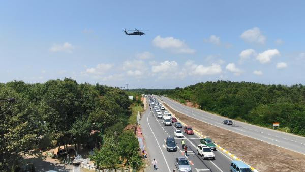 İstanbullular Şile'ye akın etti! Kilometrelerce kuyruk oluştu - Resim: 0