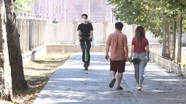 Yayalar yolda araçlar kaldırımda! Burası İstanbul - Resim: 0